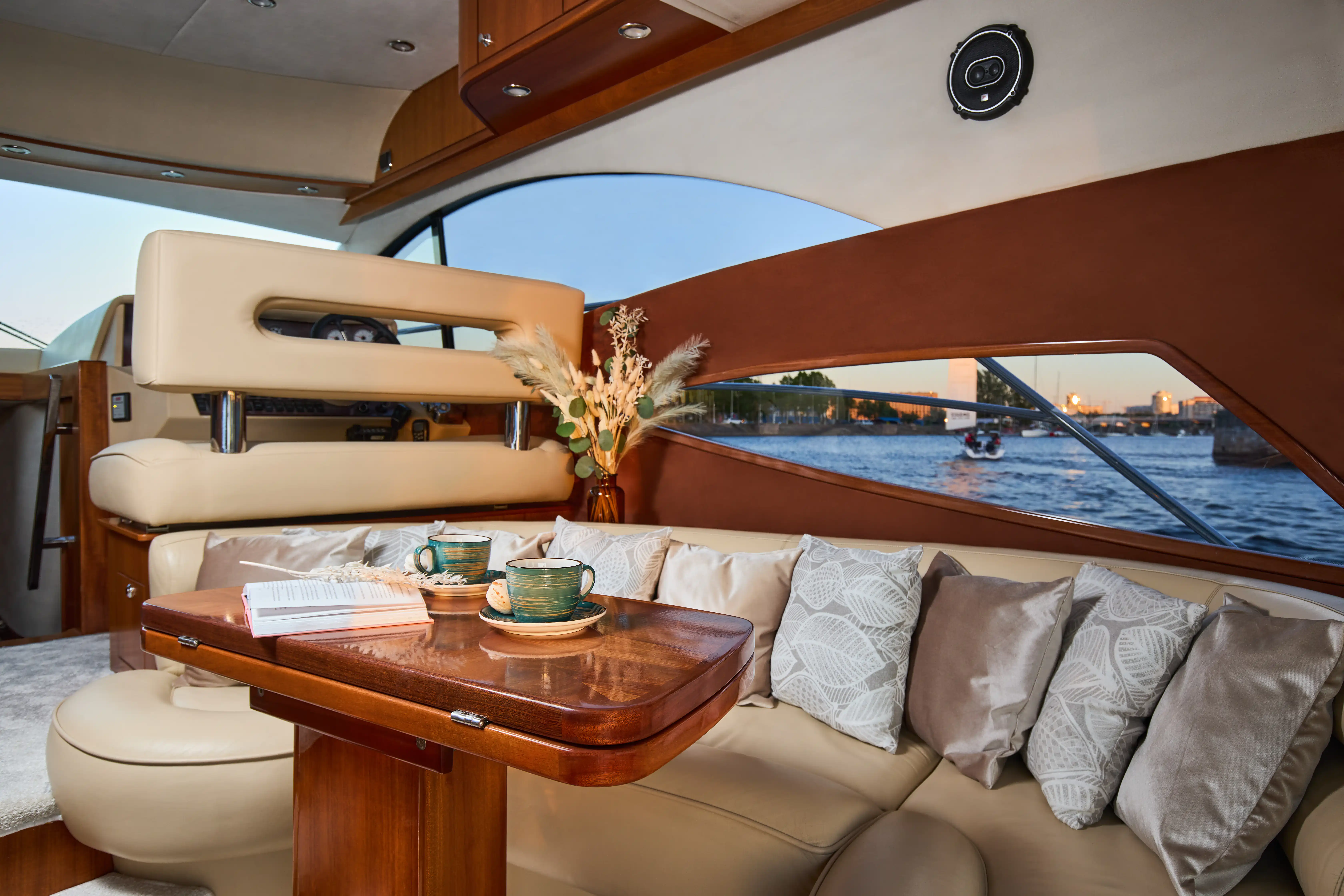 Яхта Galeon 440 image- 12